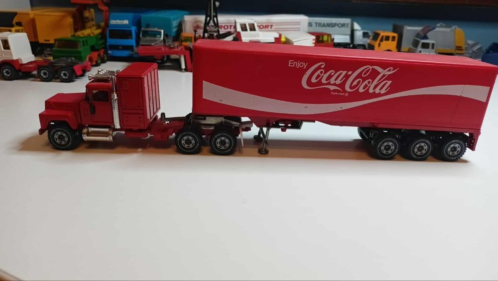 Mack od siku z naczepą coca cola Made in germany