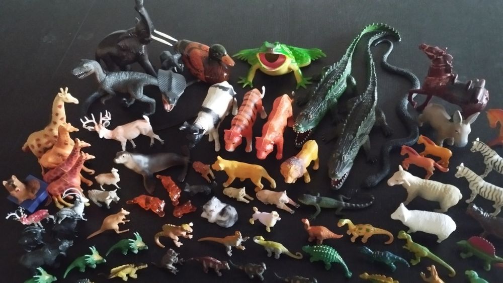 Pack de 100 figuras de animais em PVC de vários tamanhos