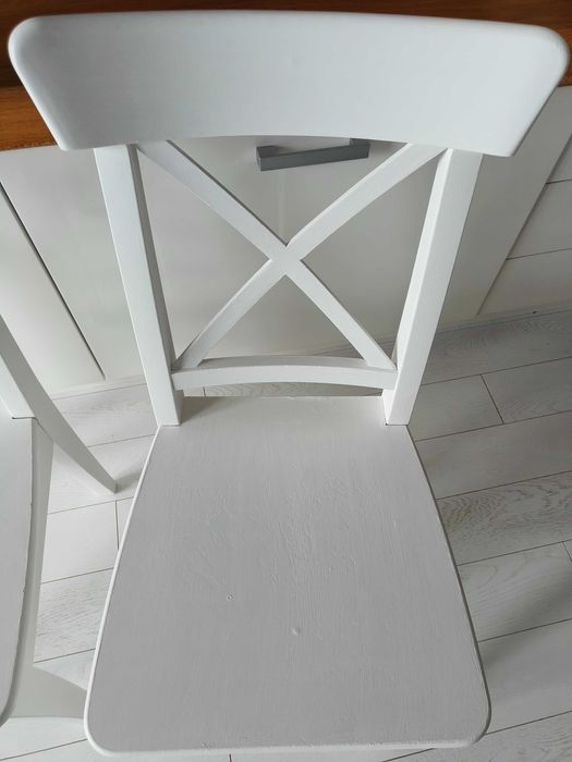 2 białe krzesła IKEA INGOLF w dobrym stanie – świeżo malowane