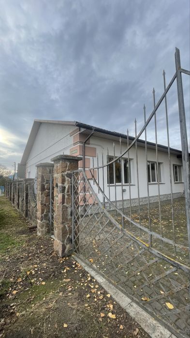 Продаж будівель в центрі с. Здовбиця.