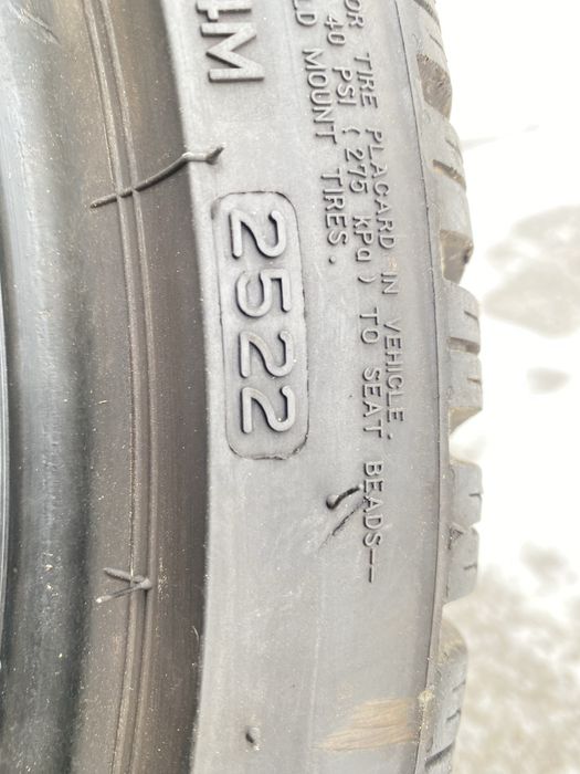 Зимняя резина Bridgestone 245.35.19. Пара.