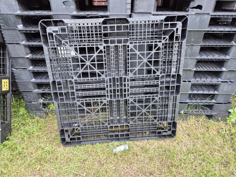 Palety przemysłowe plastikowe 110x110x12cm