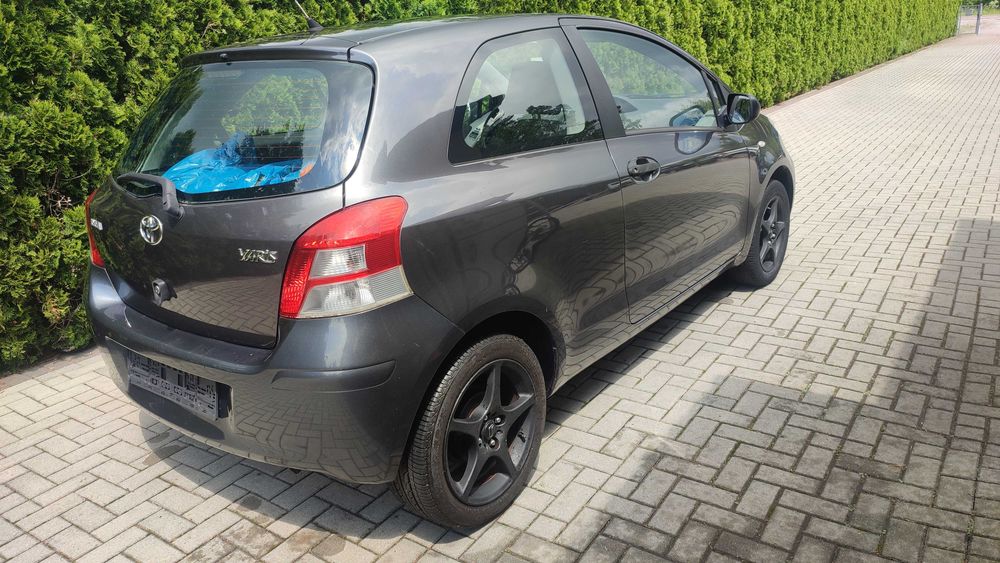 toyota yaris 1,0b