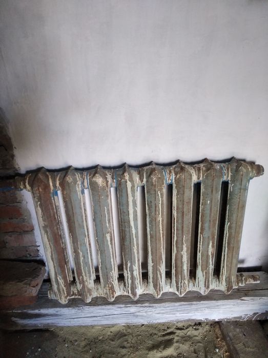 Продам чугунну батарею