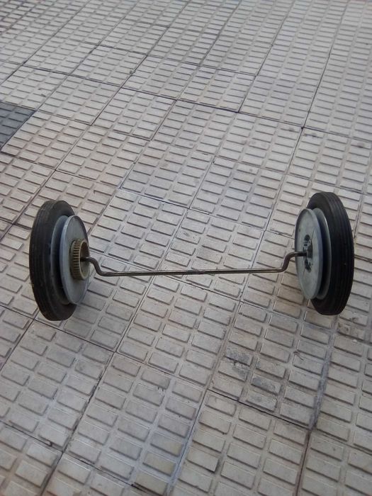 Eixo com rodas maciças