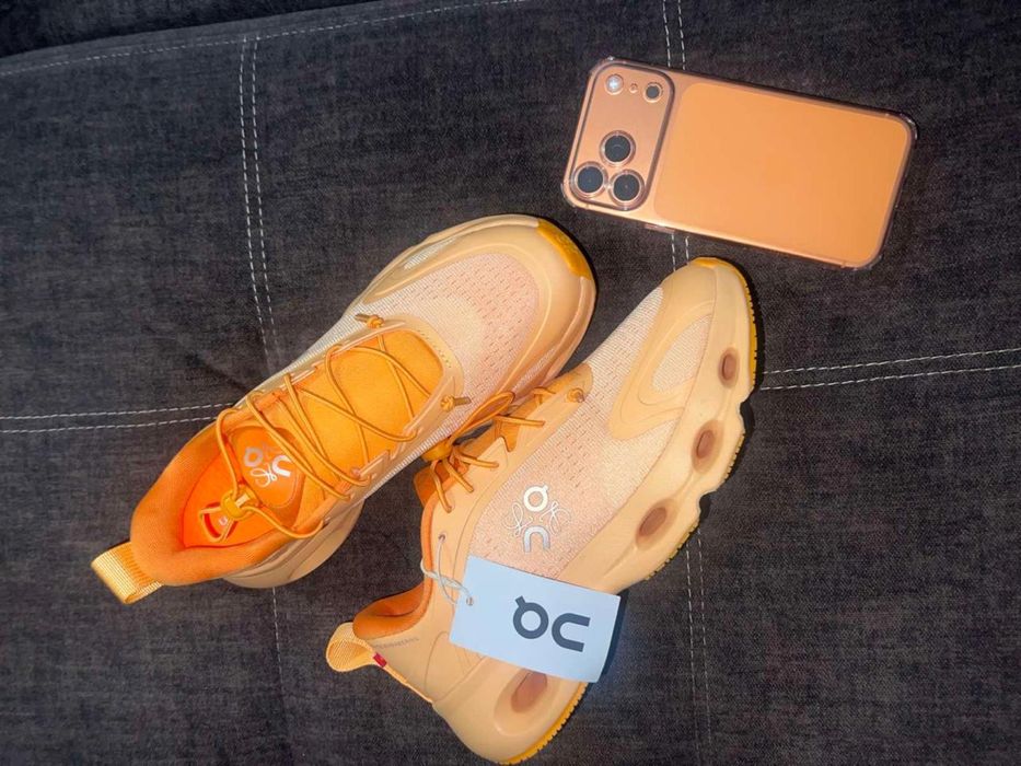 Кросівки LOEWE x On 38,39.