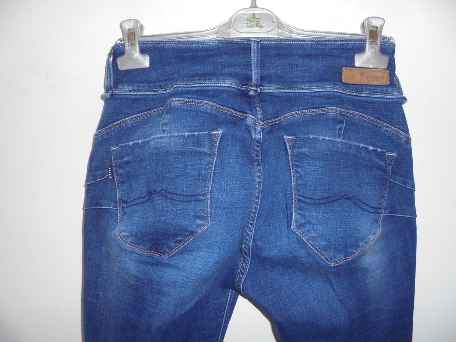 calça de senhora da marca TIFFOSI