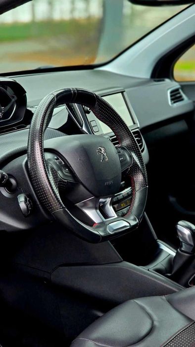 Peugeot 208 GT LINE versão 1.2 pure tech S