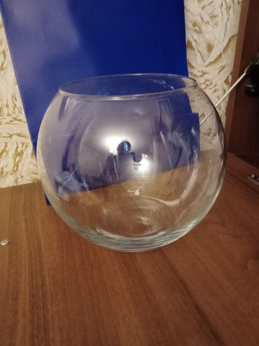 Скляні вази:циліндр2,2л,графін 1,1л,куля 3л