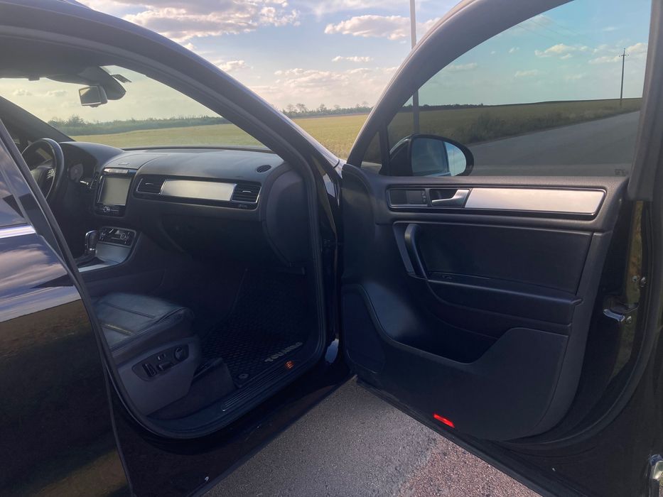 Продам Volkswagen Touareg 2011 року 3.0 дизель.