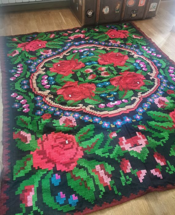 Ludowy dywan kilim w róże wełna