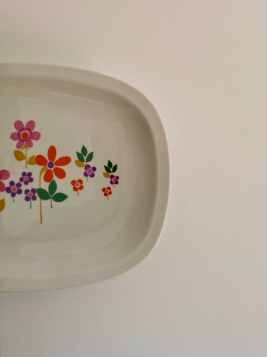Travessa de cerâmica com padrão floral multicolorido  – SPAL