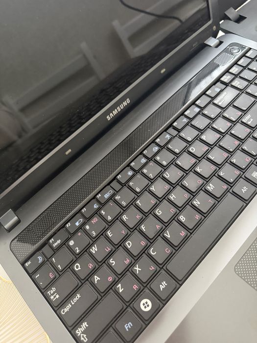 Ноутбук samsung r523