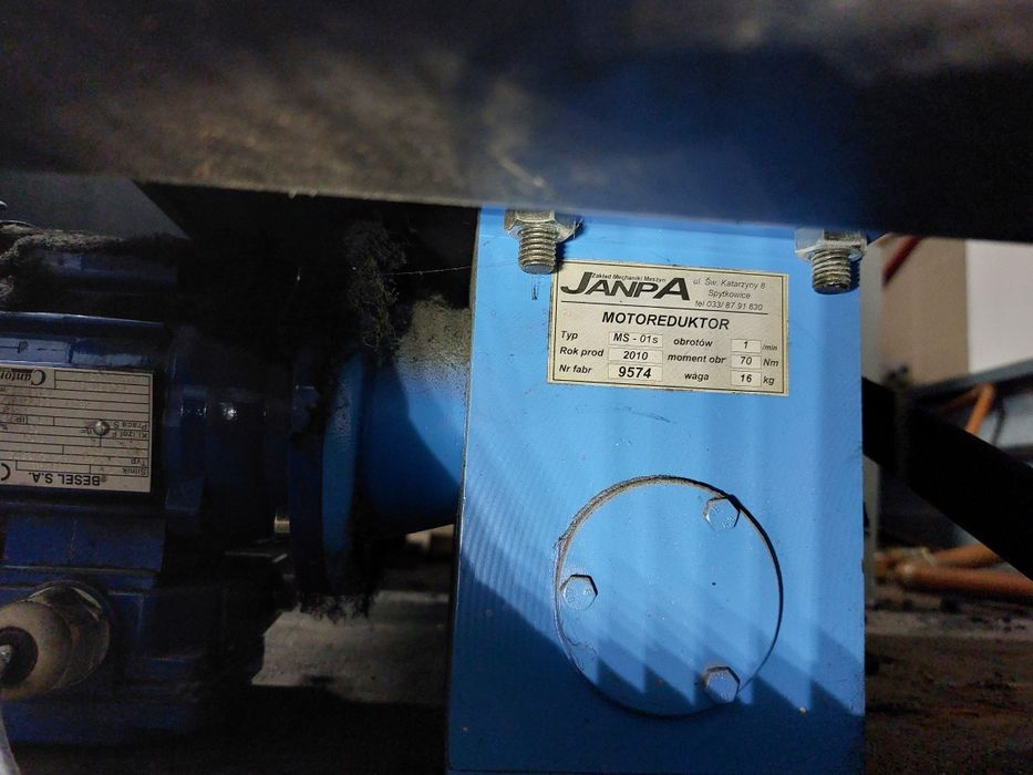 Podajnik tłokowy z zasobnikiem do pieca max-11 firmy stal-max