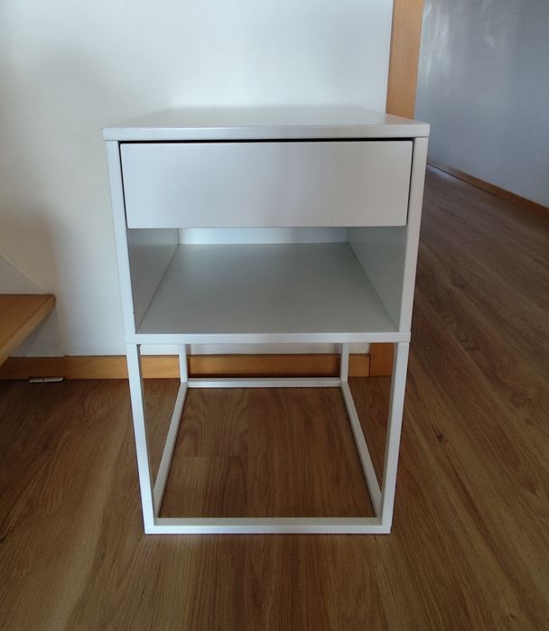 Mesa de cabeceira VIKHAMMER IKEA