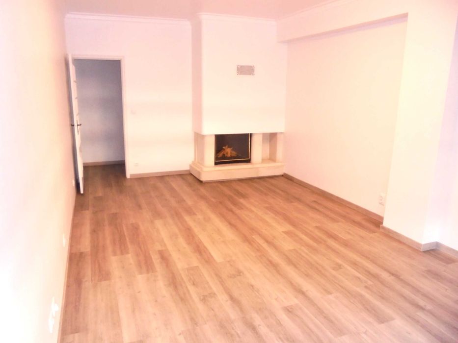 Quinta da Maia, excelente T 2 remodelado, junto Solum, Alma Shopping, disponível de imediato