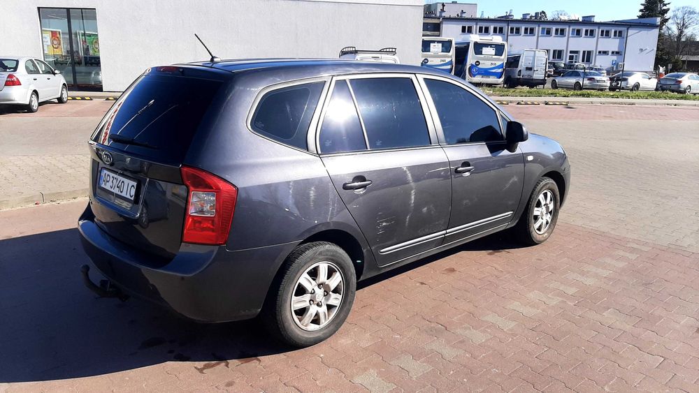 Автомобиль KIA СARENS