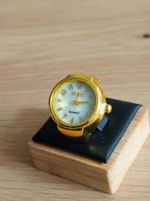 Złoty pierścionek-zegarek damski