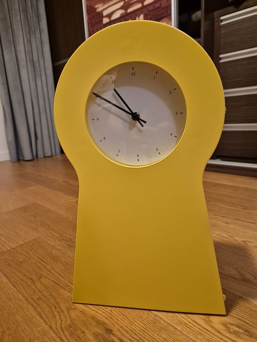 Żółty zegar ikea PS 1995