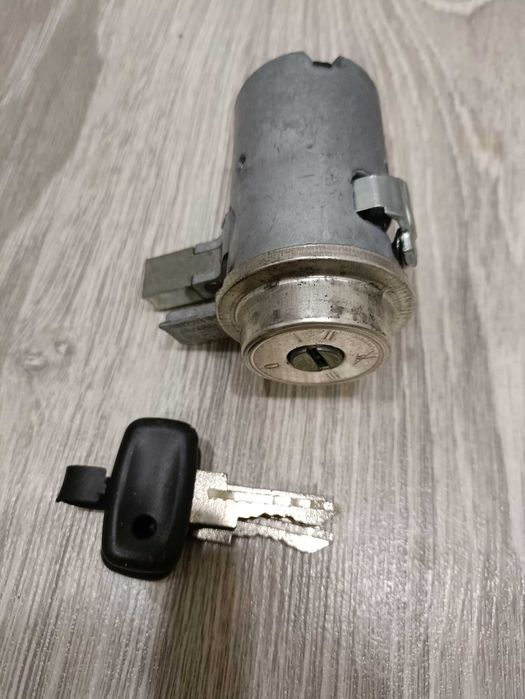 Продам комплект выклюатель зажигания 2101-3704000-11