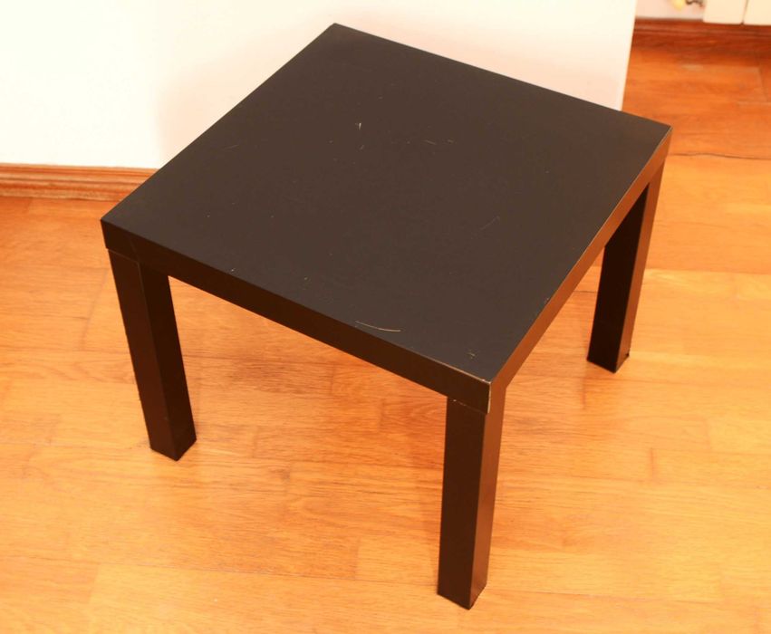 Pequena mesa de apoio preta