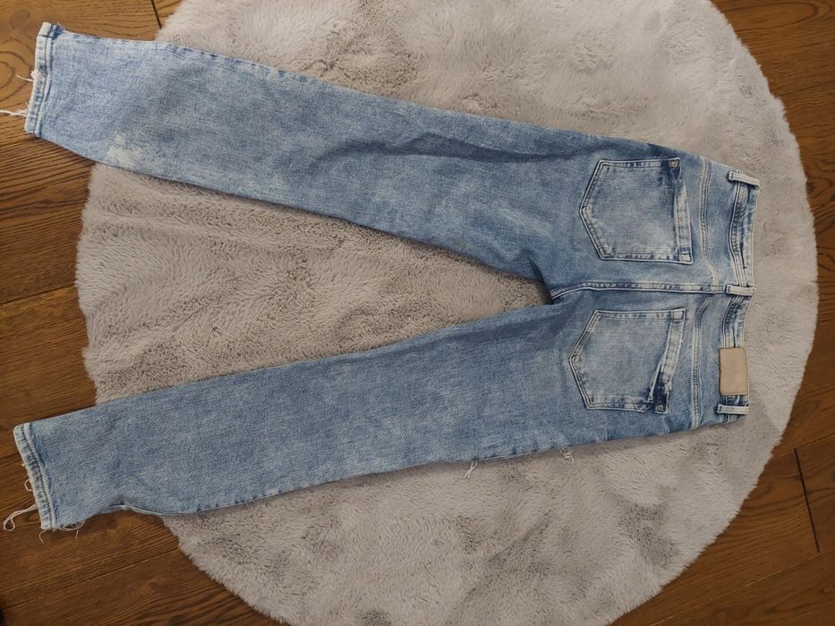 Spodnie z rozdarciami