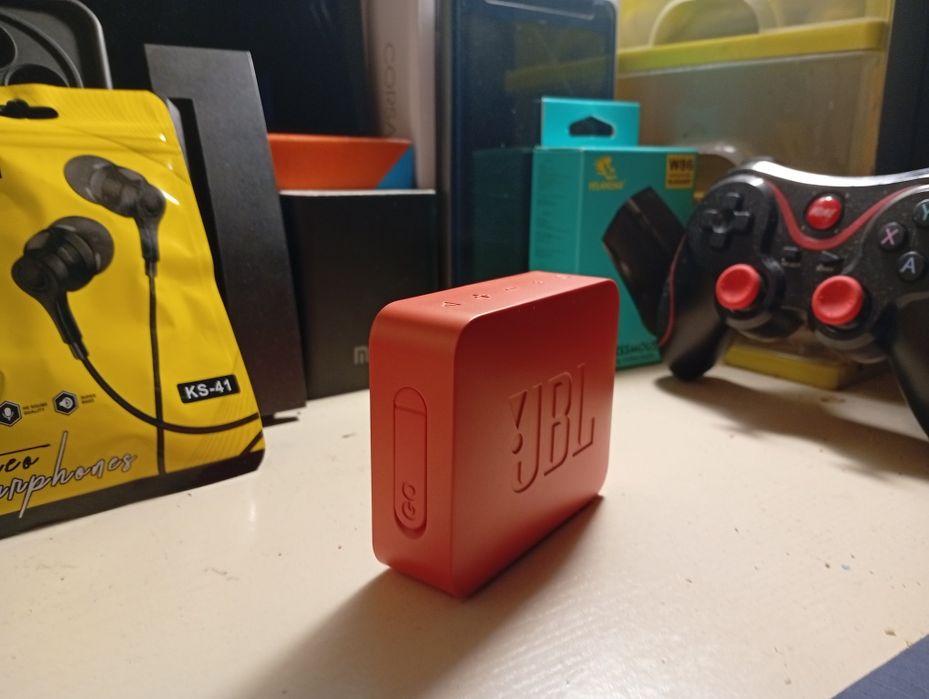 Продам колонку Jbl Go