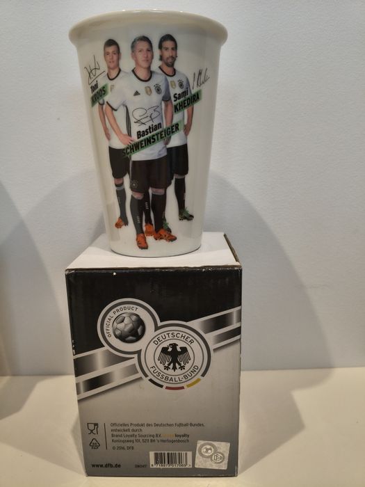 Kolekcja porcelanowych kubków Deutscher fussball