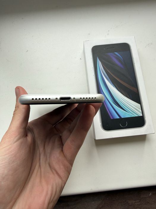 Iphone se 2020 + etui