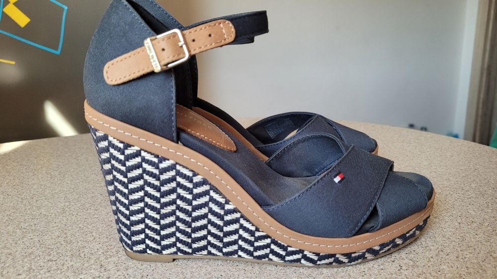 Sandały na koturnie Tommy Hilfiger r.37