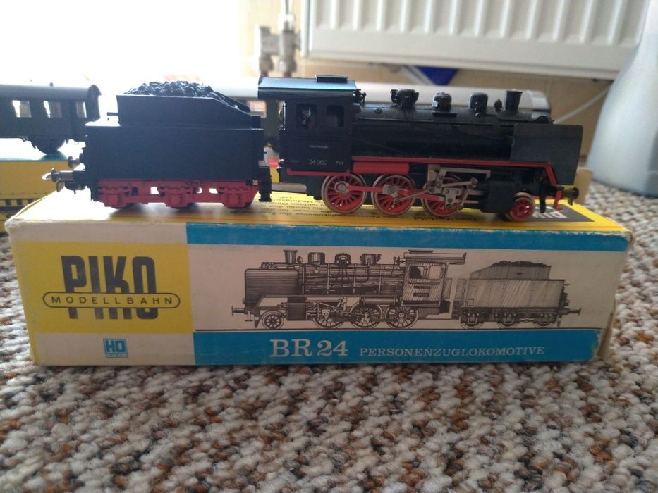 Колекційний паровоз локомотив BR 24  PIKO з двома вагономи