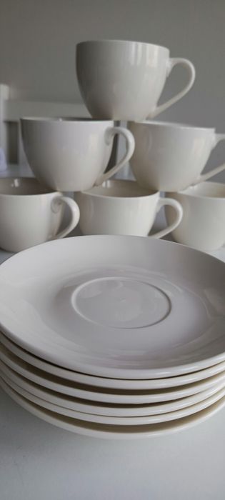 Piękne fiiliżanki za spodkami ecri