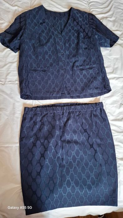 Komplet uszyto krawiec.