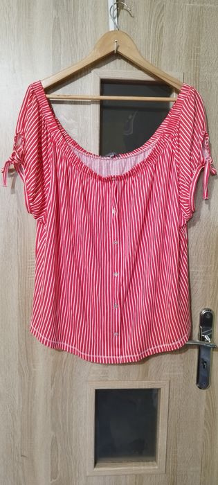 Bluzka z odkrytymi ramionami