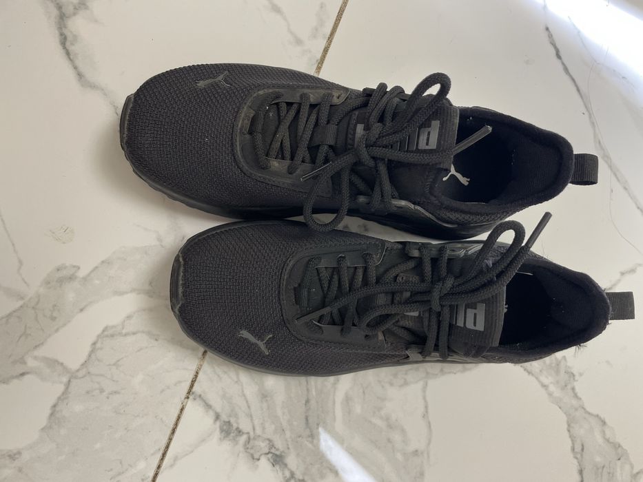 Кросівки Puma.