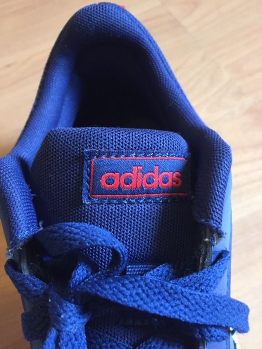 Ténis Adidas azul tam. 37,5 para rapaz em bom estado.