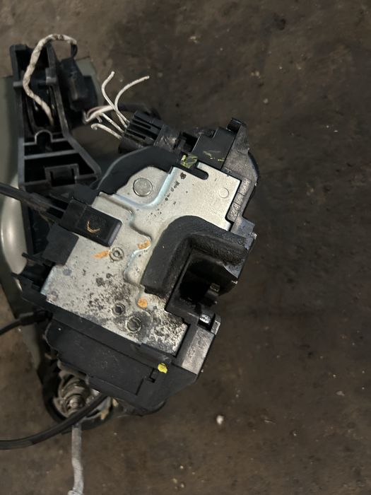 Zamek drzwi prawy lewy przod renault laguna III