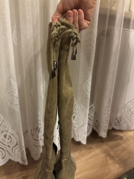 Zamszowe kozaki na obcasie 38