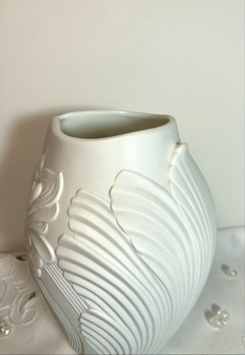 Ваза із білого бісквіту ваза „AK Kaiser“ White Bisque