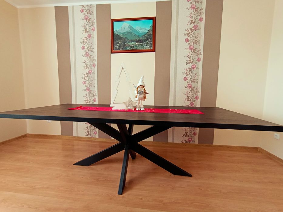 Stół do jadalni typu pająk