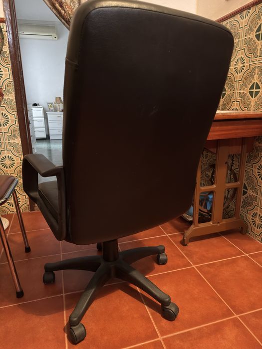 Cadeira de escritório preta