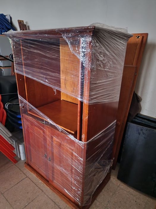 Armário de pinho maciço