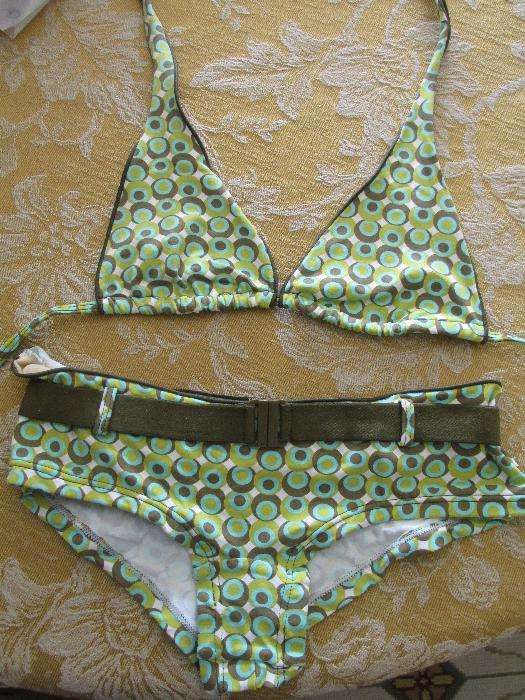 Bikini Red Point tons verdes