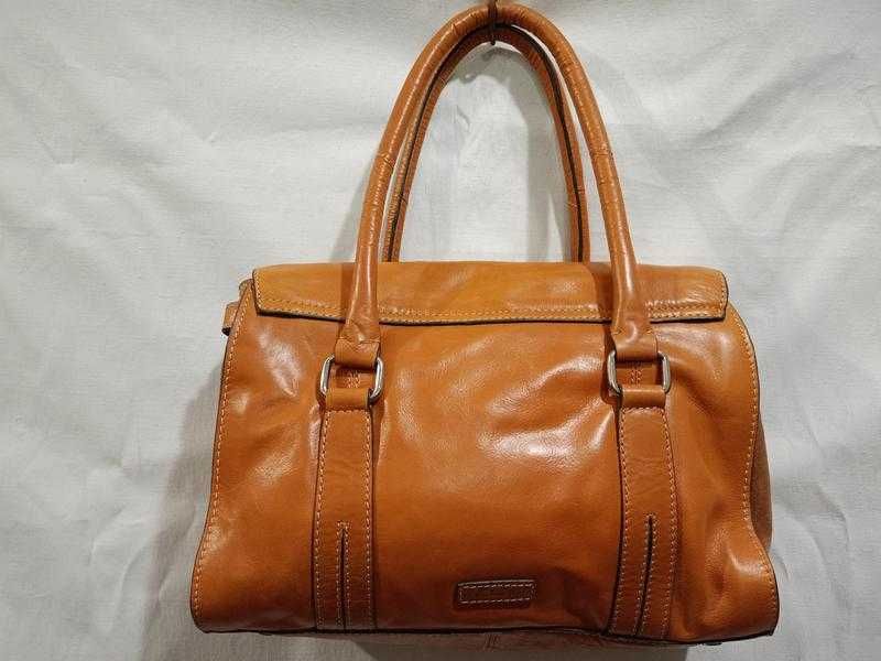 Стильна сумка в руку/на плече від Clarks у кольорі кемел