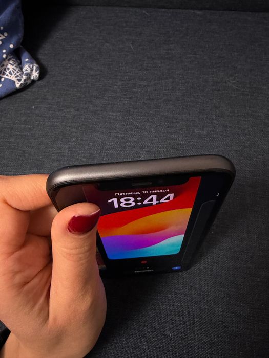 Продам айфон 11 на 128 гб