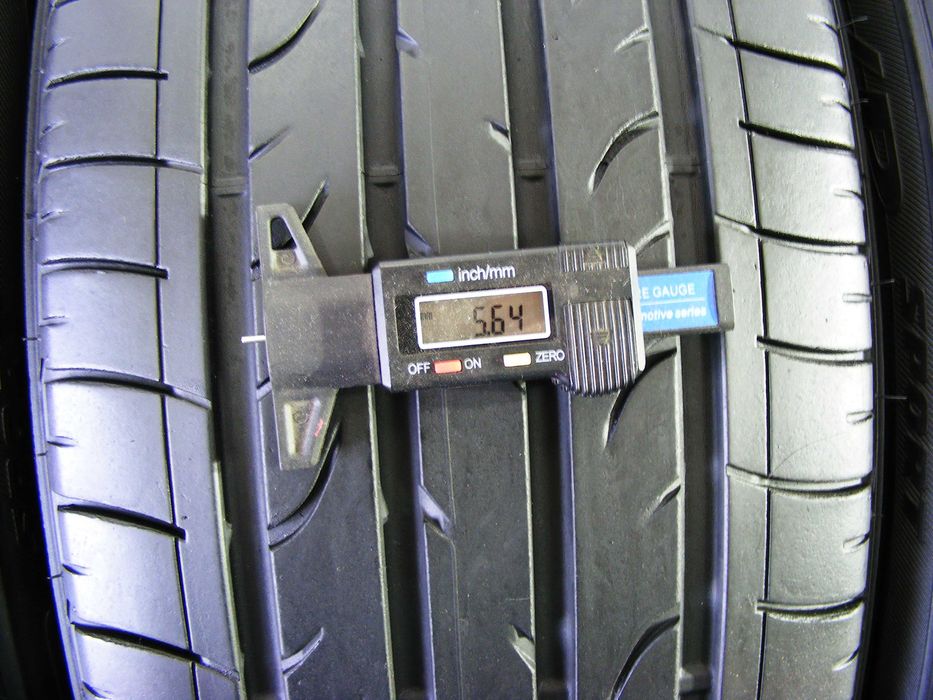 Літня гума 235/45/19 -4 шт.Bridgestone Dueler H/P.