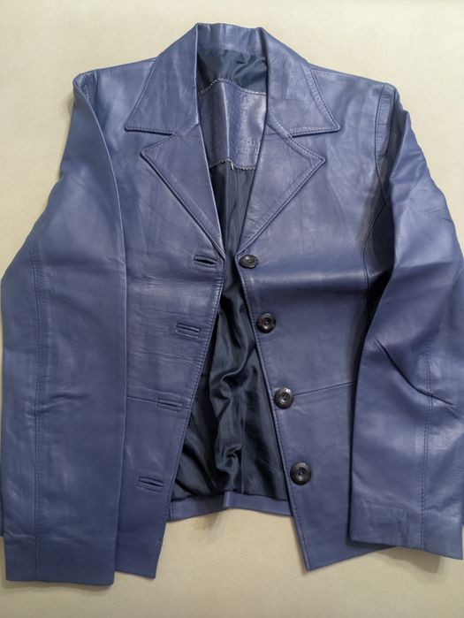 Casaco em pele azul