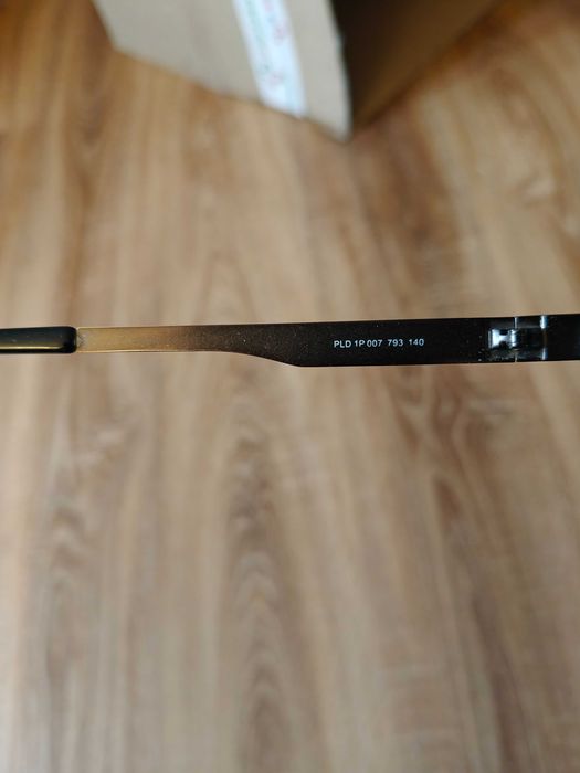 Polaroid pęknięta oprawka