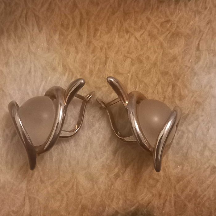 Продам винтажные серьги  Abella и серьги-черные цветы