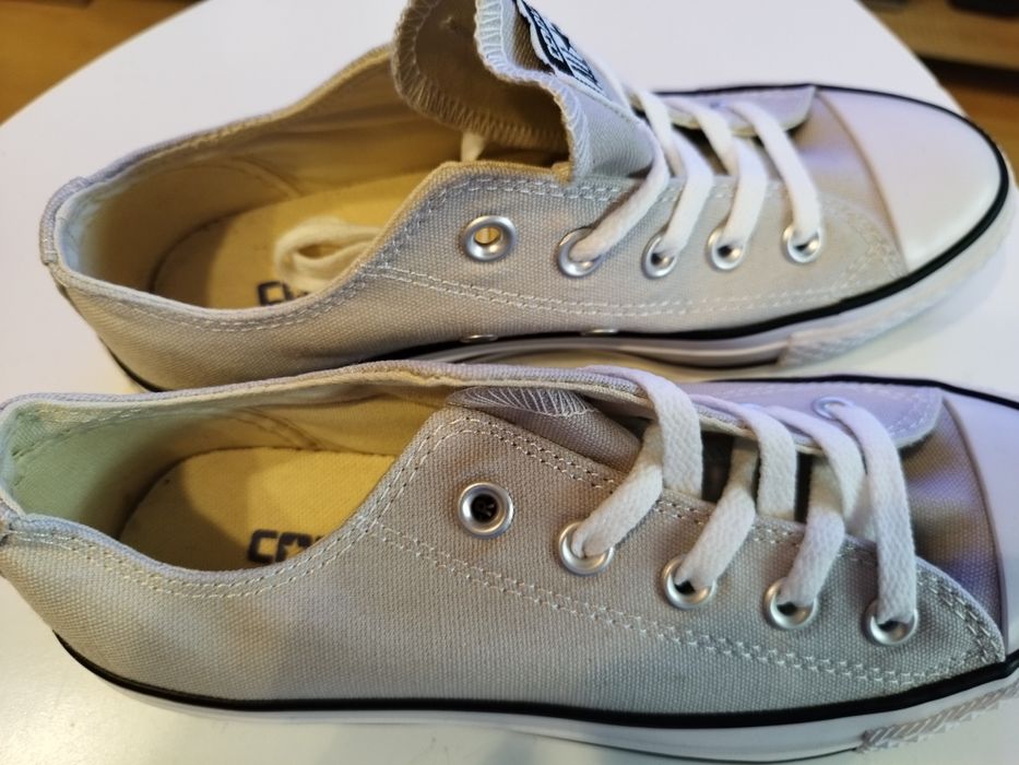 Tenisówki firmy Converse .